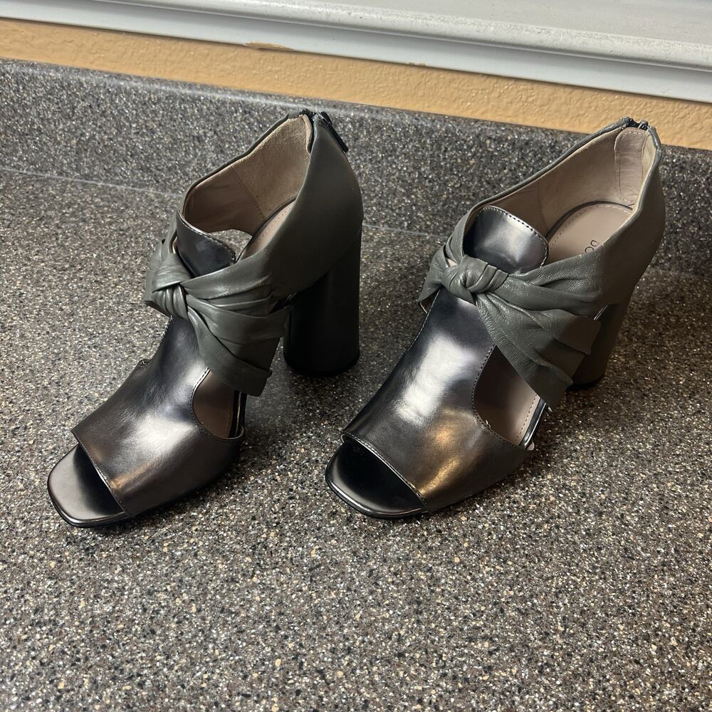 Donald Pliner Womens Size 9.5M Gray Patent Leather Ultra High Heel Peep Toe Pump - Picture 2 of 9